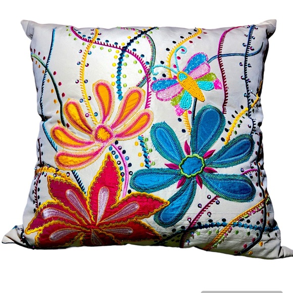 Pier 1 Vintage Throw Pillow 16 x 16 100% Polyester - Picture 1 of 5